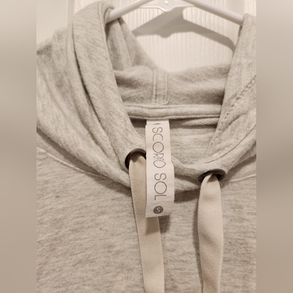 White pullover - Picture 2 of 3